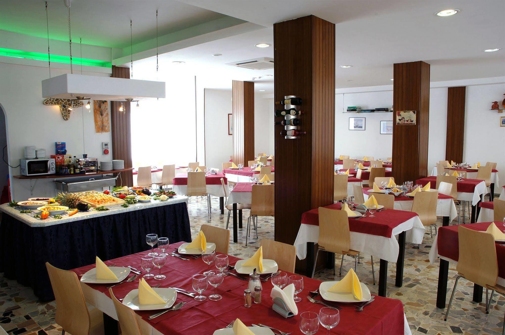 Hotel Esperia Cattolica Exterior photo
